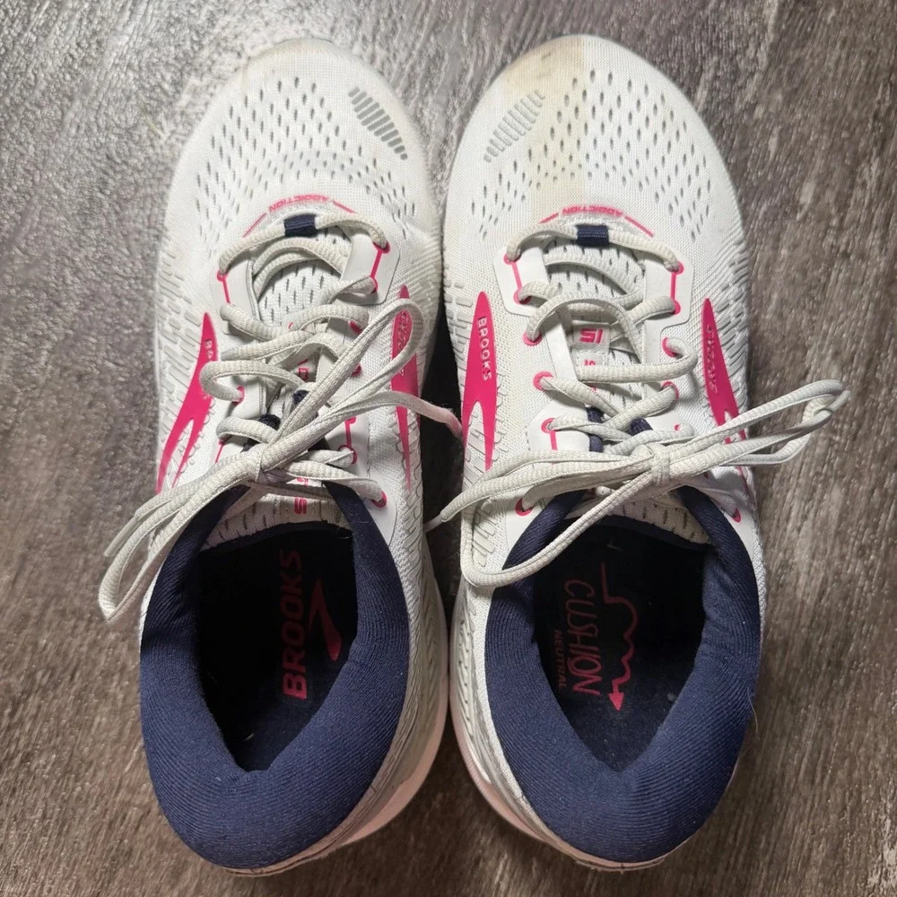 Brooks Addiction GTS 15 Running Shoes Women 11.5 2E White Pink Stability Sneaker